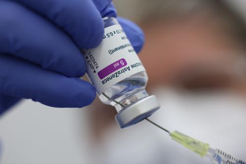 Южная Корея приостановила вакцинацию людей младше 60 лет препаратом AstraZeneca