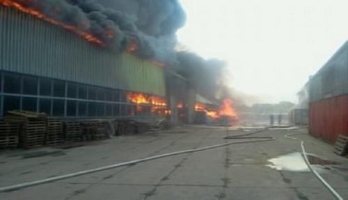 Площадь пожара на складе с бытовой химией в Люберцах выросла до 5 тыс. кв. м