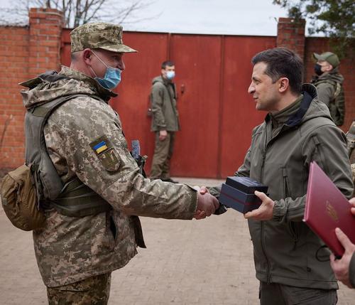 Зеленский лично убедился в обострении ситуации в Донбассе 