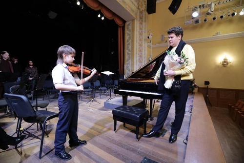 Челябинский скрипач, с которым судились соседи, встретился с Мацуевым