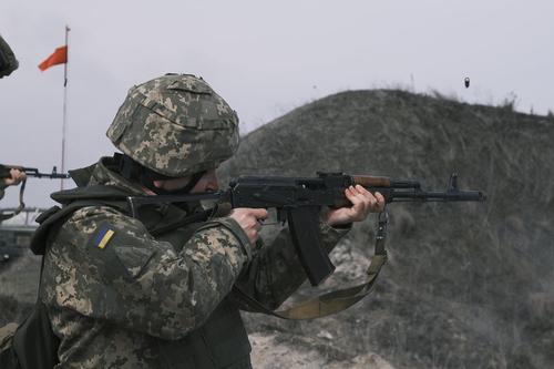 Политолог Джаралла назвал тройную выгоду США от эскалации военного конфликта в Донбассе