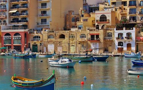 Власти Мальты планируют доплачивать туристам за отдых