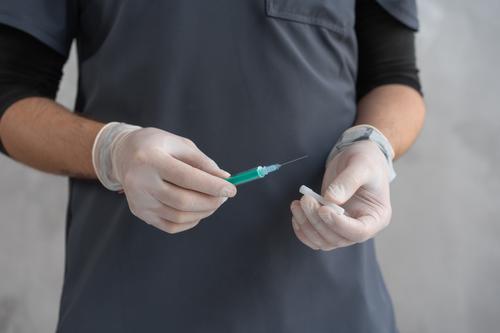 В Китае сообщили о низкой эффективности своих вакцин от коронавируса