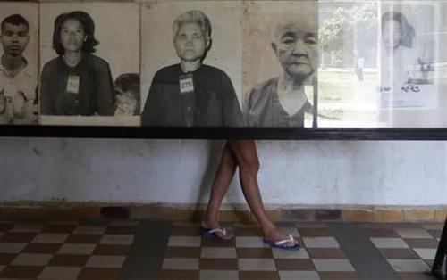 Власти Камбоджи протестуют против «улыбающихся жертв геноцида»