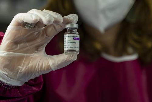 Молодой мужчина умер после вакцинации препаратом AstraZeneca в Испании