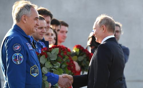  Песков заявил, что отсутствие маски на Путине в Энгельсе не говорит об окончании «масочной эпохи»