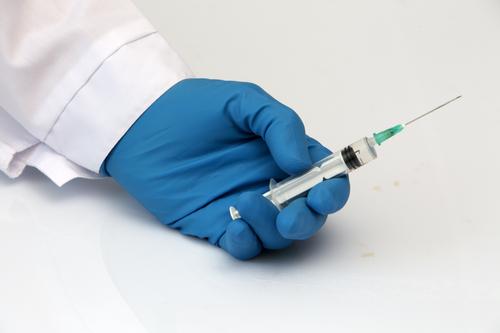 В США приостановили вакцинацию от коронавируса вакциной компании Johnson & Johnson после образования тромбов у нескольких женщин