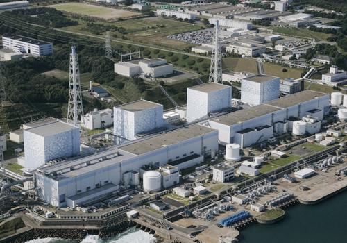 Правительство Японии разрешило слить очищенную от радиоактивных частиц воду с «Фукусимы-1» в океан