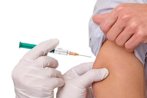 Премьер-министр Латвии призывает вакцинироваться AstraZeneca