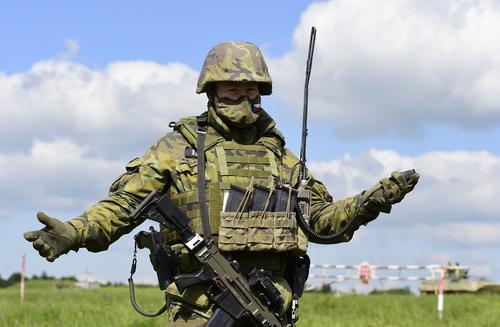 Замминистра ДНР Безсонов: разведка фиксирует присутствие в Донбассе военных НАТО