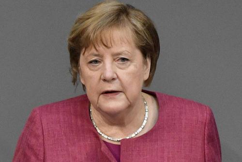 Канцлер ФРГ Ангела Меркель привилась от коронавируса вакциной AstraZeneca