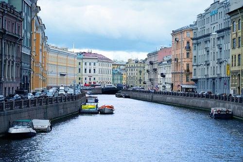 В Санкт-Петербурге ослабили ограничения, введенные ранее из-за распространения COVID-19