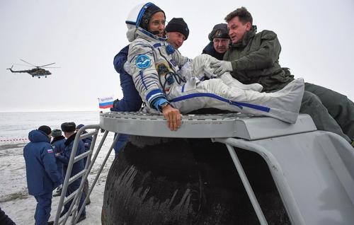 Космонавтов 64-й экспедиции МКС встретили спасатели ЦВО 
