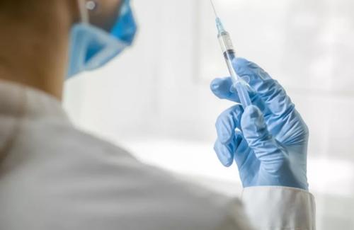 Не все семейные врачи Латвии рекомендуют вакцинацию