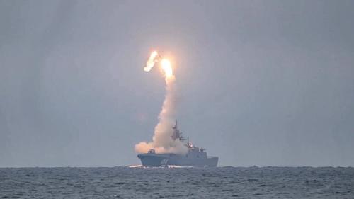Россия переоснащает Северный флот и проводит испытания перспективных вооружений в Арктике 