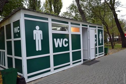 Из латвийских общественных туалетов  крадут бумагу