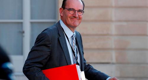 Французский премьер-министр получил несколько десятков трусиков по почте