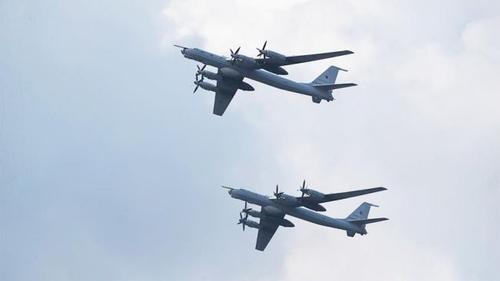 Над Тихим океаном истребители  ВМС США поднялись на перехват российских Ту-142 