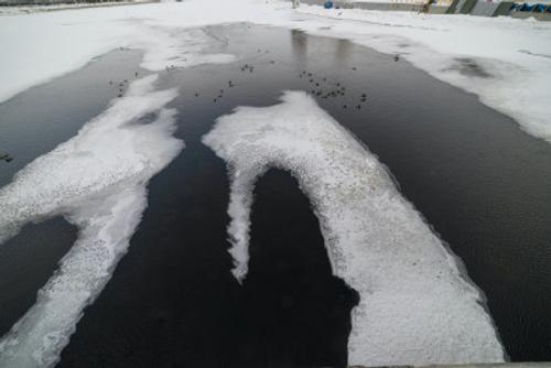 В Челябинской области троих мальчишек унесло на льдине