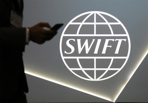 Европарламент предложил отключить Россию от SWIFT