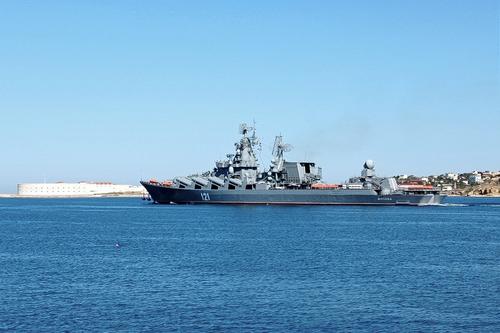 Российский крейсер «Москва» проведет в Черном море учения с условным уничтожением судна противника после появления там корабля США