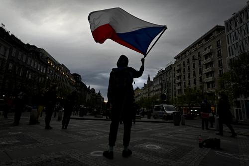 В Праге прошли массовые акции против президента Чехии из-за поддержки РФ 