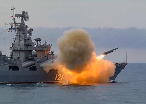 Ракетный крейсер «Москва» выполнил стрельбу комплексом «Базальт» в Чёрном море