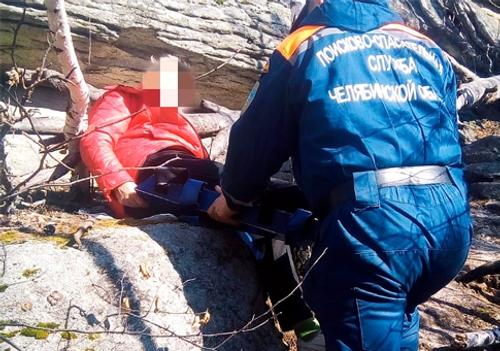 1 мая челябинские спасатели искали детей и несли на руках 70-летнюю туристку
