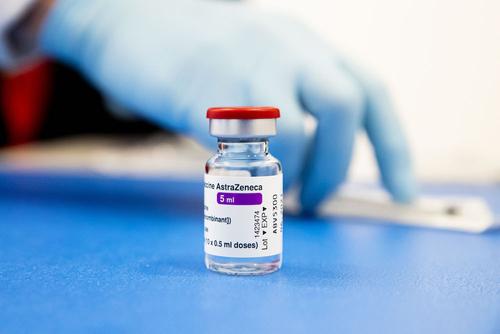 Испанский военный умер от тромбоза после прививки вакциной AstraZeneca