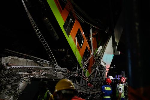 Поиск выживших на месте обрушения метромоста в Мехико прекращен