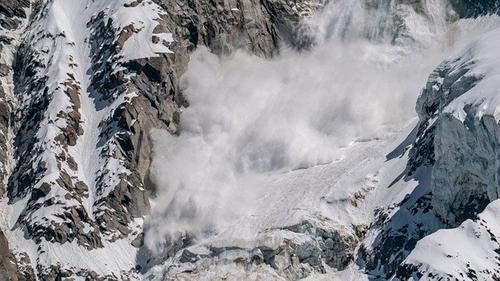Спасатели нашли тела двух туристов, попавших под лавину в горах Бурятии