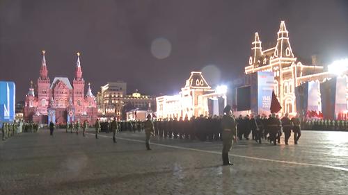 В Москве на Красной площади прошла ночная тренировка к военному параду 9 мая