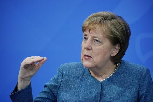 Меркель: нужно прояснить вопрос признания прививок не допущенными в Евросоюз вакцинами