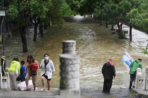 Более 70 тысяч жителей Китая оказались в зоне бедствия из-за сильных дождей
