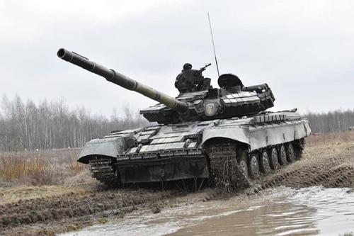 Версия Avia.pro: экономические контрмеры России временно вывели из строя 200 танков ВСУ в Донбассе