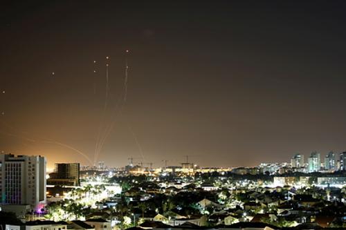 Видео: Израиль подвергся массированному ракетному обстрелу 