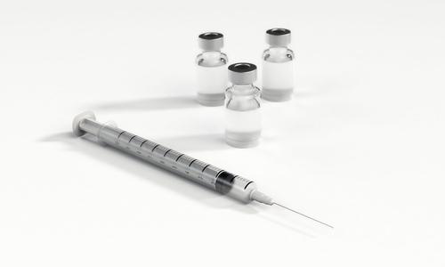 Вирусолог Фёдор Лисицын рассказал об одном возможном осложнении после прививки вакциной «Спутник Лайт»