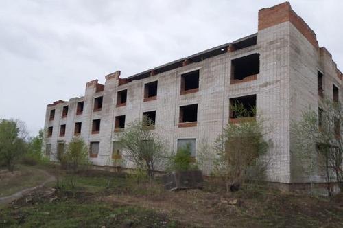 В Хабаровске после падения ребенка с заброшенного здания возбуждено дело о халатности