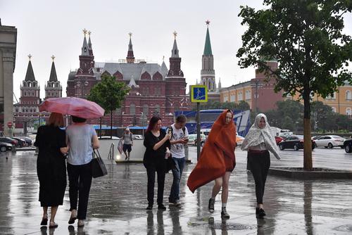 Синоптик Синенков предупредил москвичей о грозе в пятницу