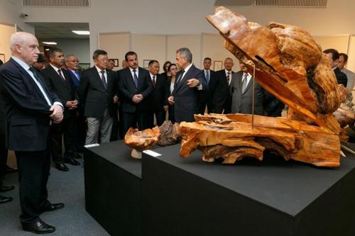 Благотворительный аукцион - 40 миллионов за картины и работы министра обороны Сергея Шойгу