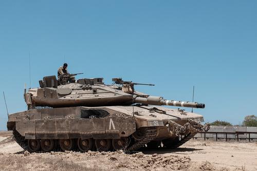 Появилось видео с места уничтожения израильского танка Merkava российским комплексом «Корнет» на вооружении ХАМАС      