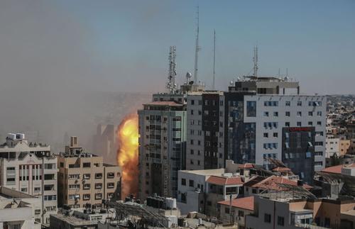 Город Газа после серии взрывов остался без электричества