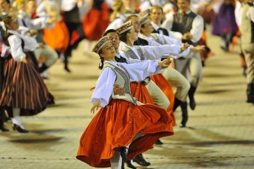Латвия: праздник песни и танца невозможно отменить
