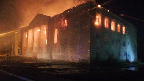 В Хабаровске пожар уничтожил историческое здание ДК РЭБ флота