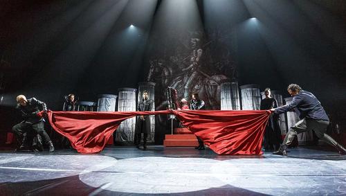 Премьера спектакля «Лев зимой» прошла на основной сцене Иркутского драмтеатра