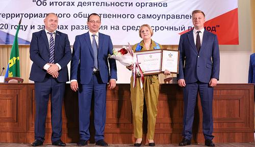 Юрий Бурлачко наградил лучших тосовцев восьми муниципалитетов