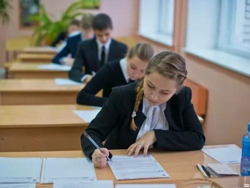 Выпускные экзамены в этом году сдадут 95 тысяч московских девятиклассников