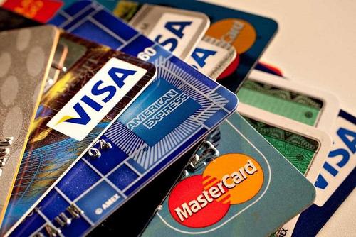 Задолженность по кредитным картам роcсиян составила 1 трлн рублей