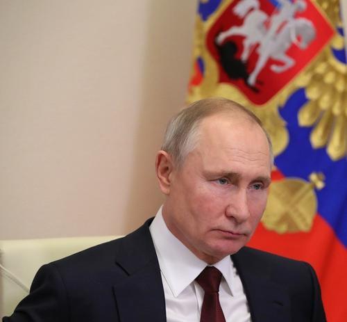Владимир Путин заявил, что делать вакцинацию от коронавируса обязательной нельзя