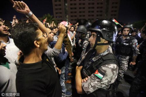 Волна протестов, охватившая в настоящее время Оман, является самой масштабной после арабской весны 2011 года